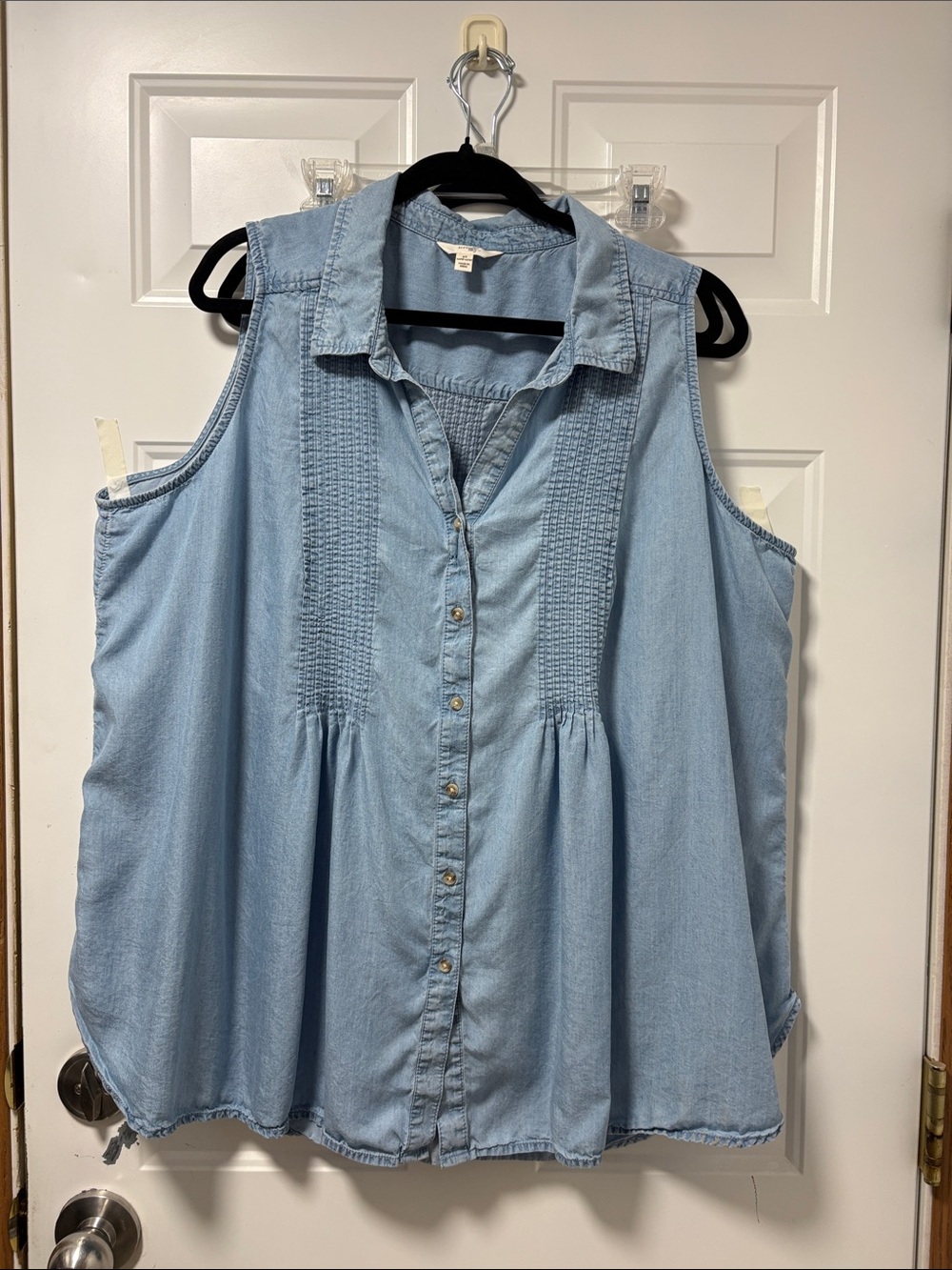 Terra & Sky Light Blue Sleeveless Chambray Button-Front Tunic